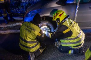 Verlassener Pkw auf der B37 bei Gneixendorf