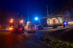 Rettungsaktion nach Mopedunfall - Verletzter aus Wasserauffangbecken geborgen