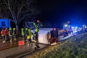 Schwerer Verkehrsunfall in Gneixendorf - Feuerwehr rettet eingeschlossenen Lenker
