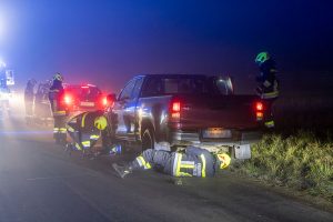 Zwei Fahrzeuge kollidieren im Nebel auf der L7032