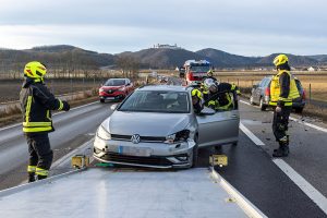 Riskantes Wendemanöver auf B37a-Abfahrt - Drei Pkw kollidieren