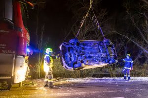 Pkw-Überschlag in den Kremsfluss - Fahrer unverletzt