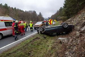 Pkw-Überschlag auf der B37 - Glück im Unglück im Lengenfelderamt