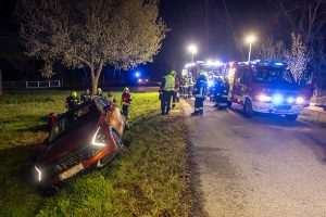 Pkw-Bergung nach Wendemanöver bei Betriebsumkehr Hollenburg