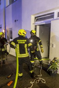 Zwei verletzte Personen bei Wohnungsbrand in Etsdorf