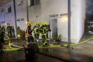 Zwei verletzte Personen bei Wohnungsbrand in Etsdorf
