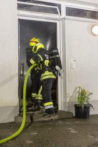 Zwei verletzte Personen bei Wohnungsbrand in Etsdorf
