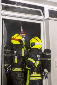 Zwei verletzte Personen bei Wohnungsbrand in Etsdorf