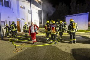 Zwei verletzte Personen bei Wohnungsbrand in Etsdorf