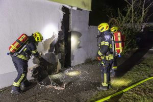 Zwei verletzte Personen bei Wohnungsbrand in Etsdorf