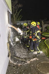 Zwei verletzte Personen bei Wohnungsbrand in Etsdorf