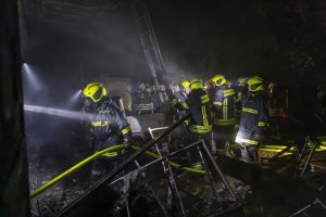 Zwei verletzte Personen bei Wohnungsbrand in Etsdorf