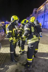 Zwei verletzte Personen bei Wohnungsbrand in Etsdorf