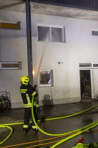 Zwei verletzte Personen bei Wohnungsbrand in Etsdorf