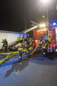 Zwei verletzte Personen bei Wohnungsbrand in Etsdorf