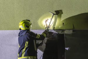 Zwei verletzte Personen bei Wohnungsbrand in Etsdorf