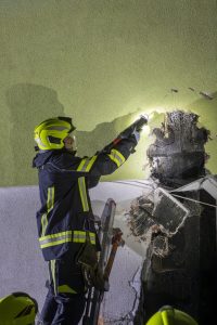 Zwei verletzte Personen bei Wohnungsbrand in Etsdorf