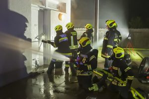 Zwei verletzte Personen bei Wohnungsbrand in Etsdorf