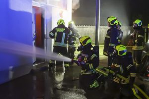 Zwei verletzte Personen bei Wohnungsbrand in Etsdorf