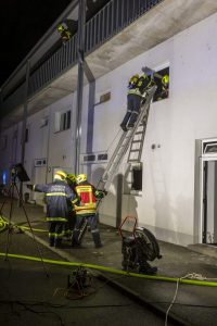 Zwei verletzte Personen bei Wohnungsbrand in Etsdorf
