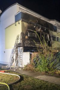 Zwei verletzte Personen bei Wohnungsbrand in Etsdorf