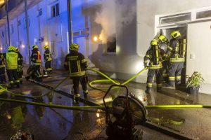 Zwei verletzte Personen bei Wohnungsbrand in Etsdorf