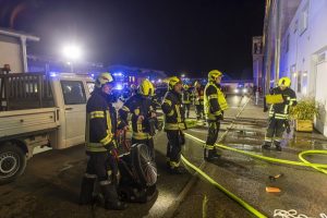Zwei verletzte Personen bei Wohnungsbrand in Etsdorf