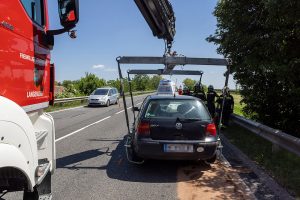 Überholmanöver führt zu Auffahrunfall auf der B218 - Feuerwehrübergreifender Einsatz