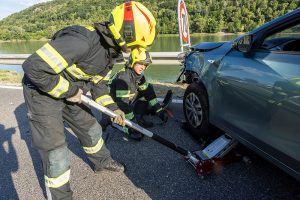 Kreuzungscrash auf der B3 - Zwei Pkw kollidieren in Unterloiben